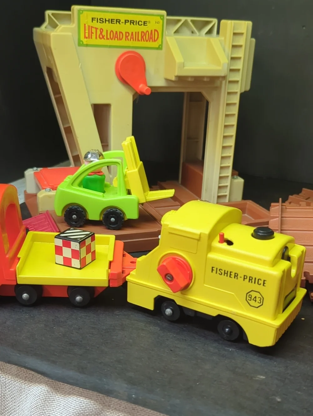 Fisher Price‎ Little People Lift & Load Railroad #943